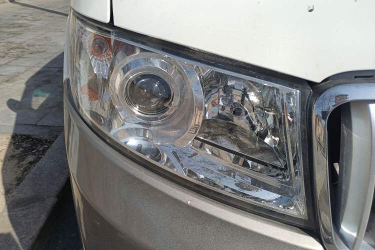 Used Jinbei Hiace X30 2021 1.5L Comfort Model Base Version (No Air Conditioning) Van China VI Standard SWC15M Right Front Headlight