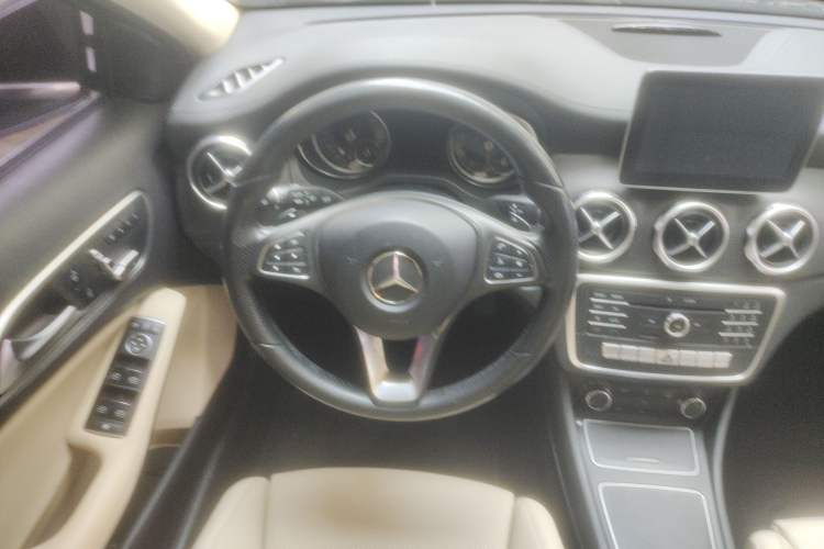 Used Mercedes-Benz GLA 2017 GLA 200 Fashion Model
