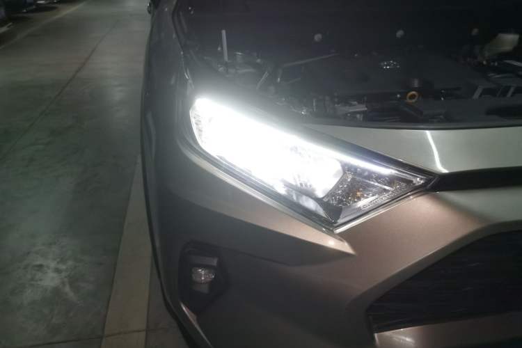 Used Toyota RAV4 2024 2.0L CVT Two-Wheel Drive Urban Edition Right Front Headlight