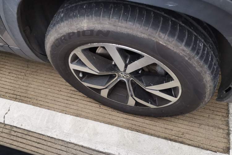 Used Volkswagen Teramont 2020 Revised Version 380TSI Four-Wheel Drive Comfort Edition Right Front Wheel Hub