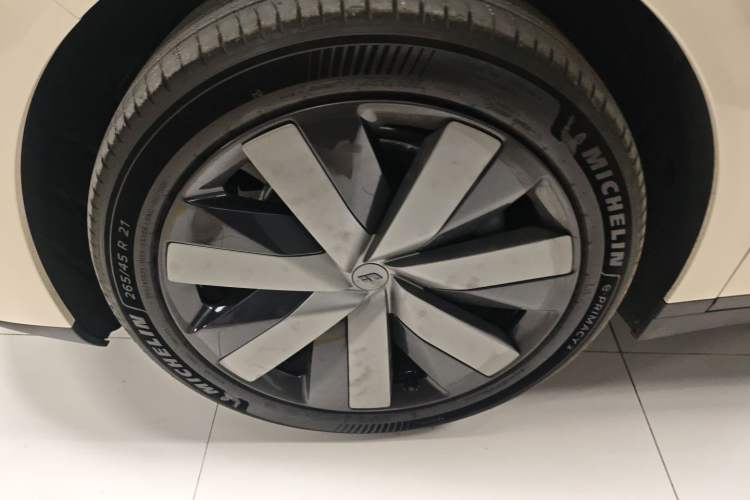 Used Li Auto Li Auto i6 2025 Model Two-Wheel-Drive Standard Type