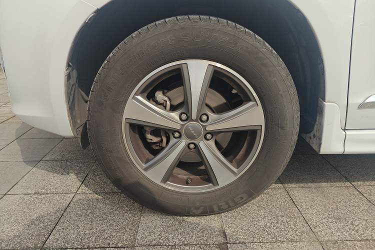 Used Haval H6 2015 Upgraded Model 1.5T Manual Two-Wheel Drive Elite Version Left Front Wheel Hub