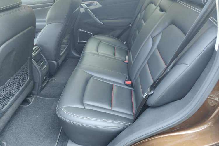 Used Geely Auto Emgrand X7 Sport 2018 1.8TD Automatic Two-Wheel Drive Smart Connect 4G Internet Edition Left Rear Seat