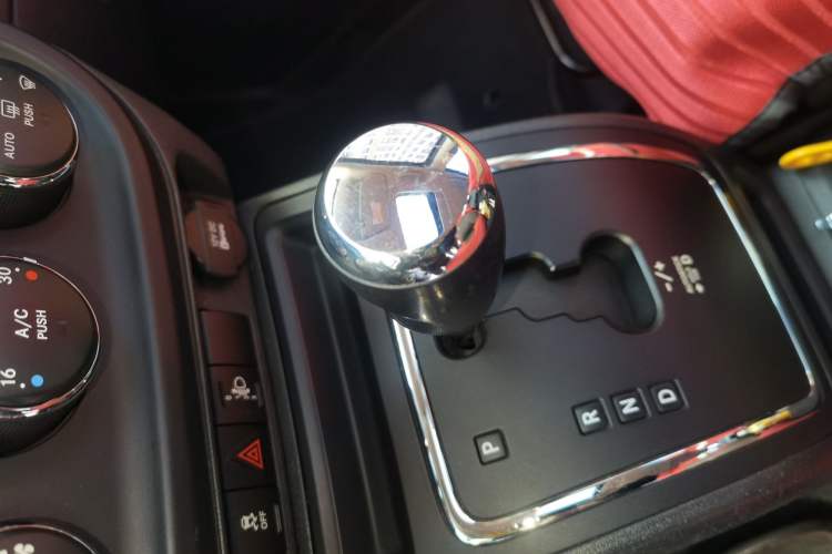 Used Jeep Compass 2012 2.4L four-wheel-drive sport version
