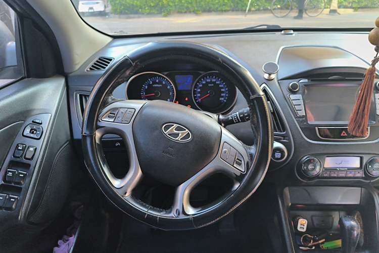 Used Hyundai ix35 2010 2.0L Automatic Two-Wheel Drive Elite Edition GLS Steering Wheel