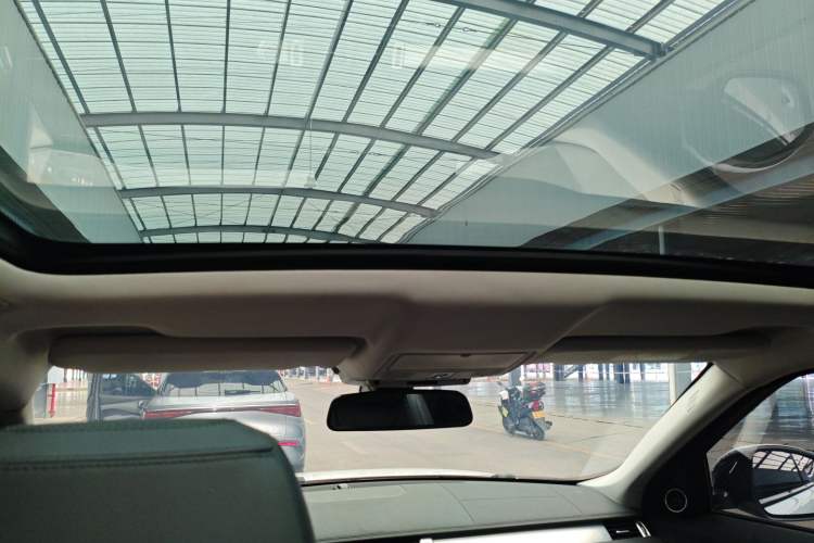 Used Land Rover Range Evoque 2018 240 PS SE Smart Brilliance Edition Headliner