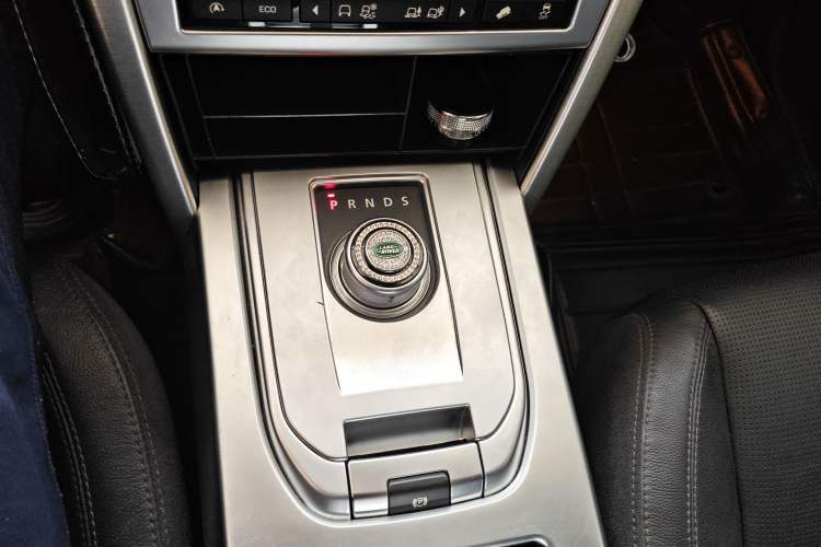 Used Land Rover Discovery Sport 2016 2.0T SE Gear Lever