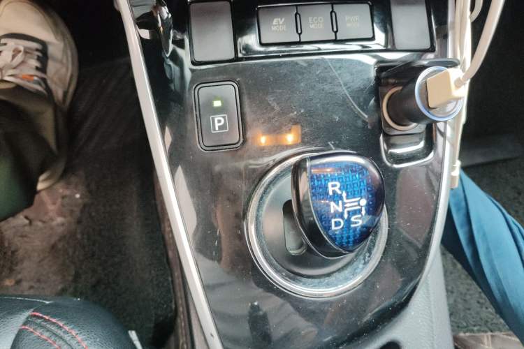 Used Toyota Corolla 2017 Revised Dual-Engine 1.8L E-CVT Leading Edition Gear Lever