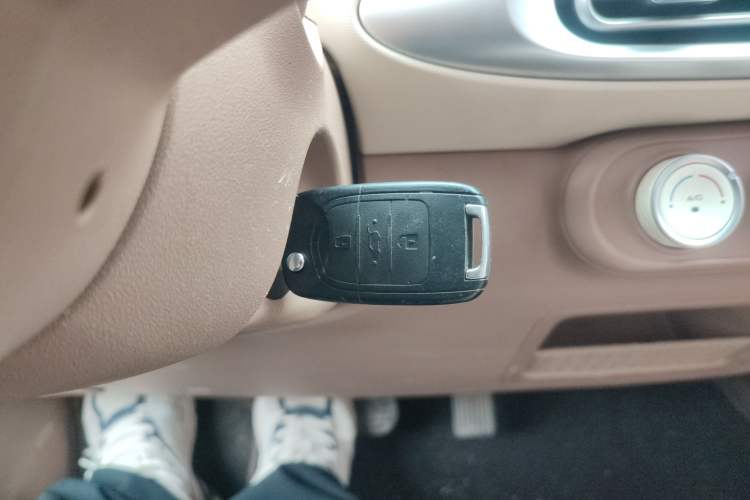 Used Wuling Hongguang MINIEV 2025 Four-Door Version Advanced Edition Vehicle Key
