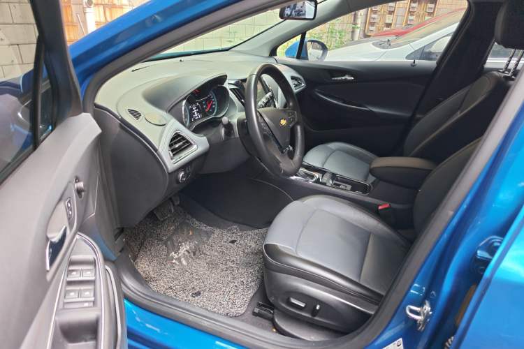 Used Chevrolet Cruze 2017 1.4T Hatchback Dual-Clutch Lingfeng Edition Driver Seat