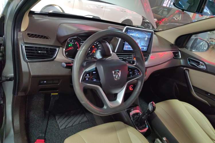 Used Baojun 310W 2017 1.5L Manual Fashion Edition China VI