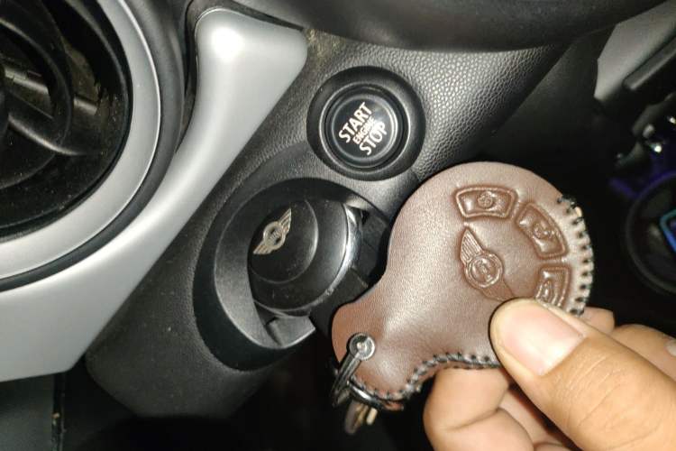 Used MINI 2011 1.6L ONE
