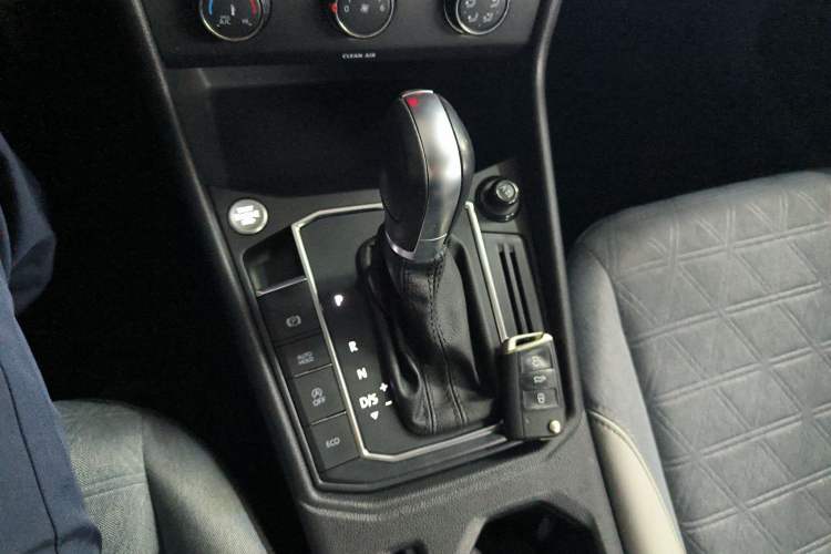 Used Volkswagen Lavida 2023 300TSI DSG Full-Comfort Edition Gear Lever