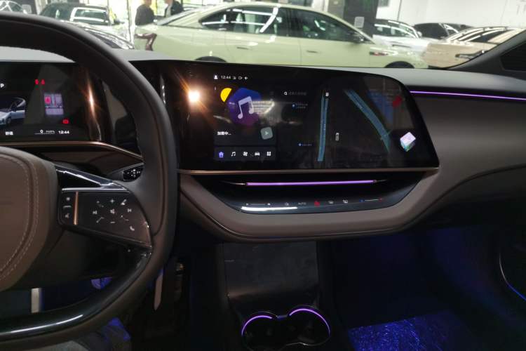 Used Hongqi EH7 2024 640 Pro+ All-Wheel Drive Audio And AC Panel