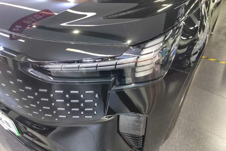 Used Volvo EM90 2025 Ultra Six-Seater