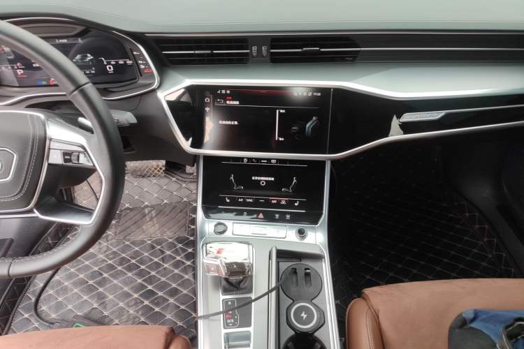 Used Audi A7L 2024 45 TFSI quattro Luxury Edition Audio And AC Panel