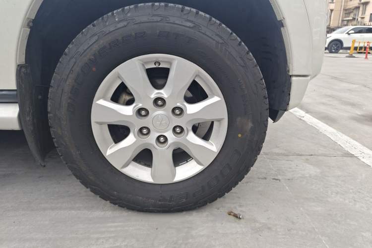 Used Mitsubishi Pajero 2016 3.0L Automatic Luxury Version China V Standard
