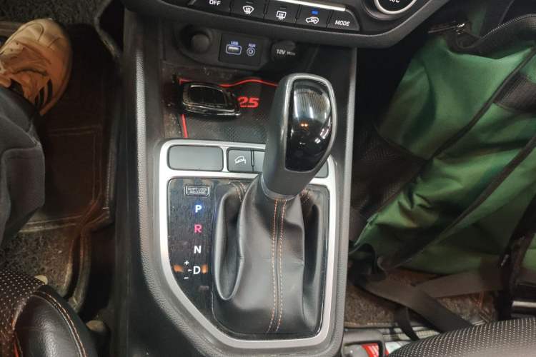 Used Hyundai ix25 2016 1.6T Dual-Clutch Two-Wheel-Drive Deluxe DLX Model