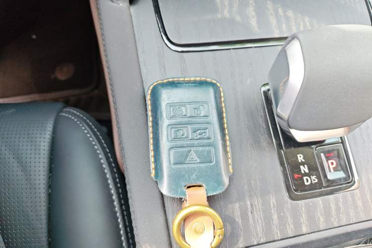 Used Land Rover Discovery Sport 2024 Luxury Custom Edition Vehicle Key