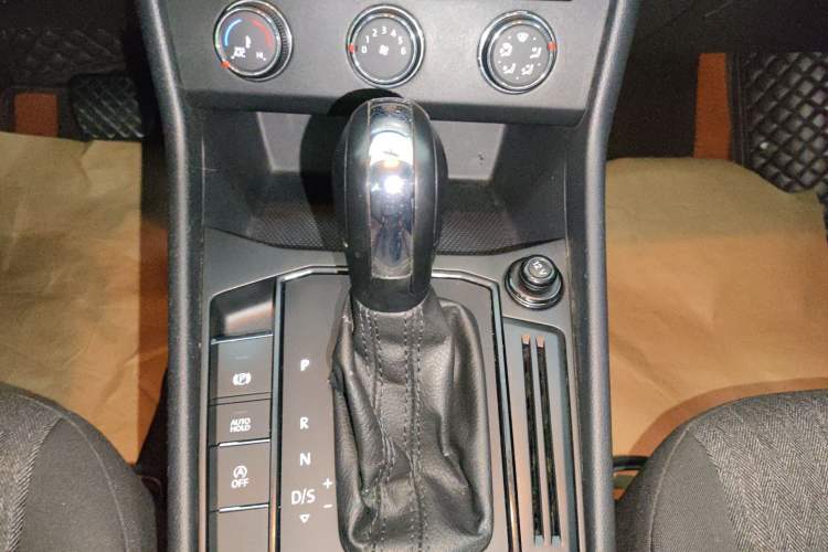 Used Volkswagen Lavida 2021 1.5L Automatic Fashion Edition Gear Lever