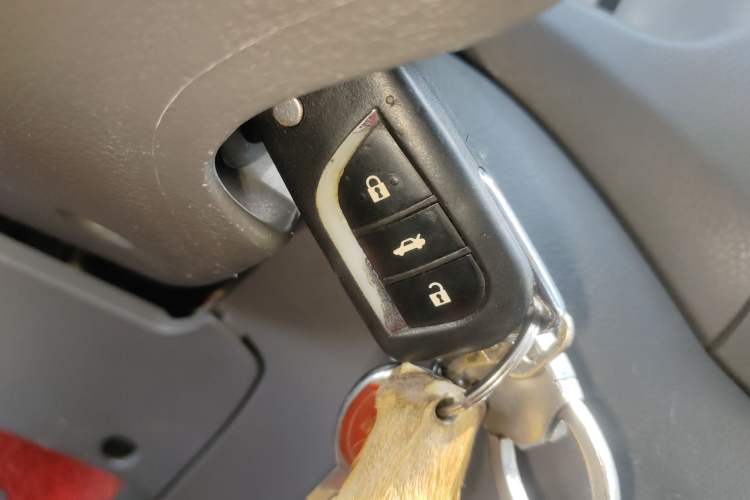 Used Dongfeng Shuaike 2013 Revised Version 1.5L Manual Comfort Trim 7 Seats China IV Standard Vehicle Key