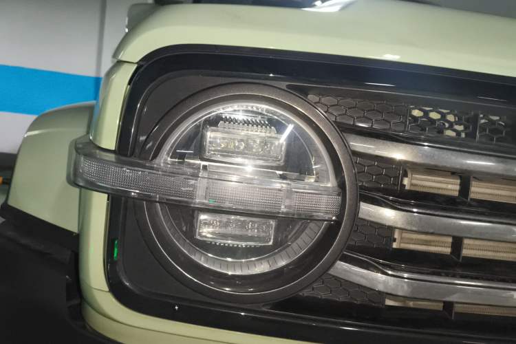 Used Tank 300 2023 City Edition 2.0T—Stylish as Ever Right Front Headlight