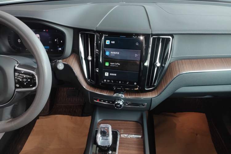 Used Volvo XC60 2023 B5 4x4 Smart Luxury Edition
