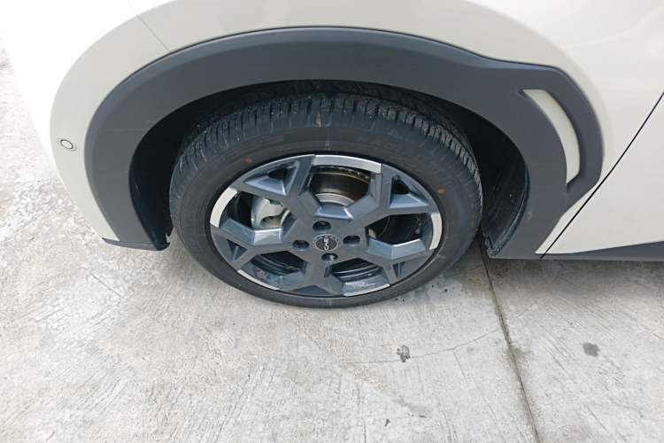 Used BYD Seagull 2025 Smart Drive Version 305 km Freedom Edition Left Front Wheel Hub