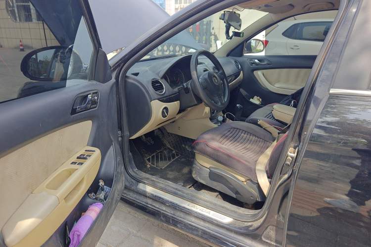 Used Volkswagen Lavida 2011 1.6L Manual - Premium Edition Driver Seat