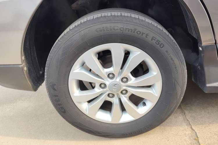 Used Kia Sportage 2013 2.0L Automatic Two-Wheel Drive GL Trim Right Rear Wheel Hub