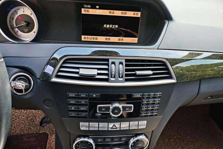 Used Mercedes-Benz C-Class 2011 C 300 Fashion Model Audio And AC Panel