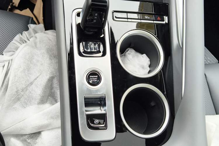 Used Geely Auto Emgrand X7 Sport 2026 Model 1.5TD Aspirational Gear Lever