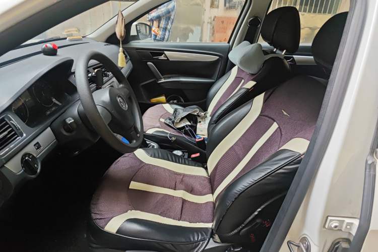 Used Volkswagen Gran Lavida 2013 1.6L Manual Comfort Model
