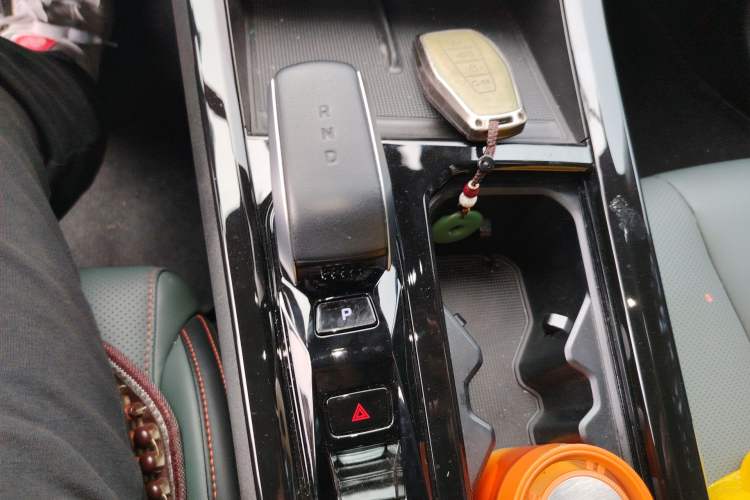 Used Geely Auto Emgrand X7 Sport 2024 1.5TD Dragon Edition Gear Lever