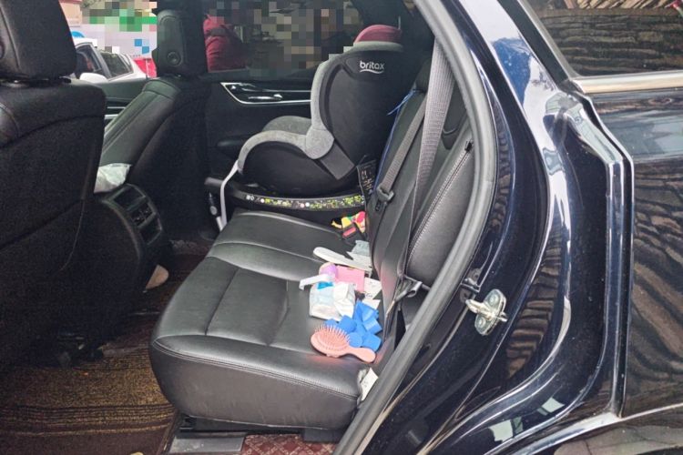 Used Cadillac XT5 2021 28T Four-Wheel Drive Luxury Version Left Rear Seat