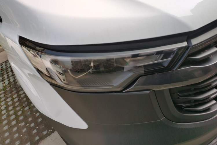 Used Ford Transit 2023 2.0T Gasoline Automatic Multi-Function Commercial Vehicle Short Wheelbase Mid-Roof Design 5/6 Seats