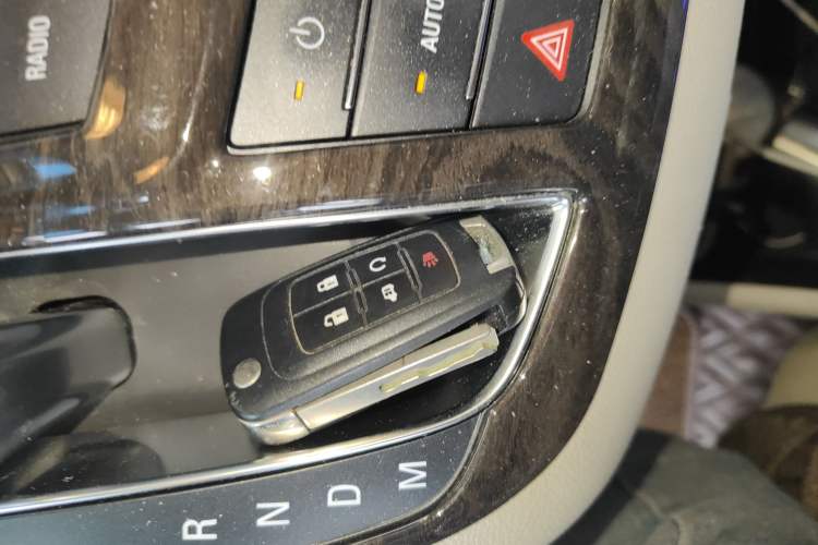 Used Buick GL8 2018 28T Luxury Model China VI Standard Vehicle Key