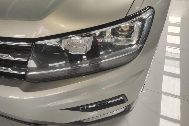 Used Volkswagen Tiguan L 2019 Revised 330TSI Automatic Two-Wheel Drive Smart & Luxury Edition China VI Standard