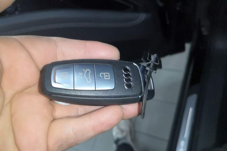 Used Audi Q5 e-tron 2023 40 e-tron Shining Edition Brocade Suit