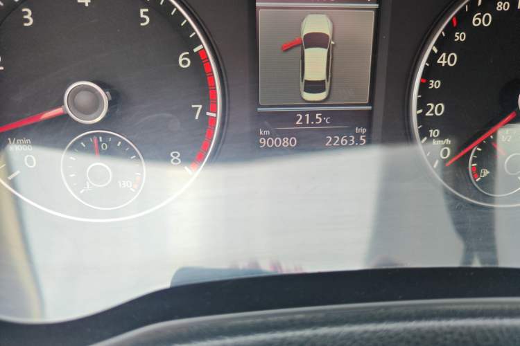 Used Volkswagen Passat 2011 2.0 TSI DSG Premium Edition Odometer Close Up