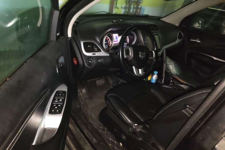 Used Dodge Journey 2013 2.4L Two-Wheel Drive Luxury Version