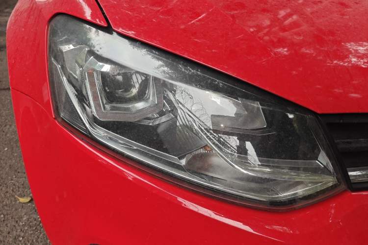 Used Volkswagen Polo 2014 1.6L Automatic Comfort Edition Right Front Headlight