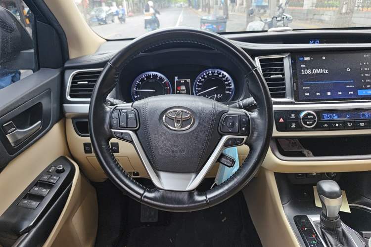 Used Toyota Highlander 2018 2.0T Four-Wheel Drive Prestige Version 7 Seats China VI Standard Steering Wheel