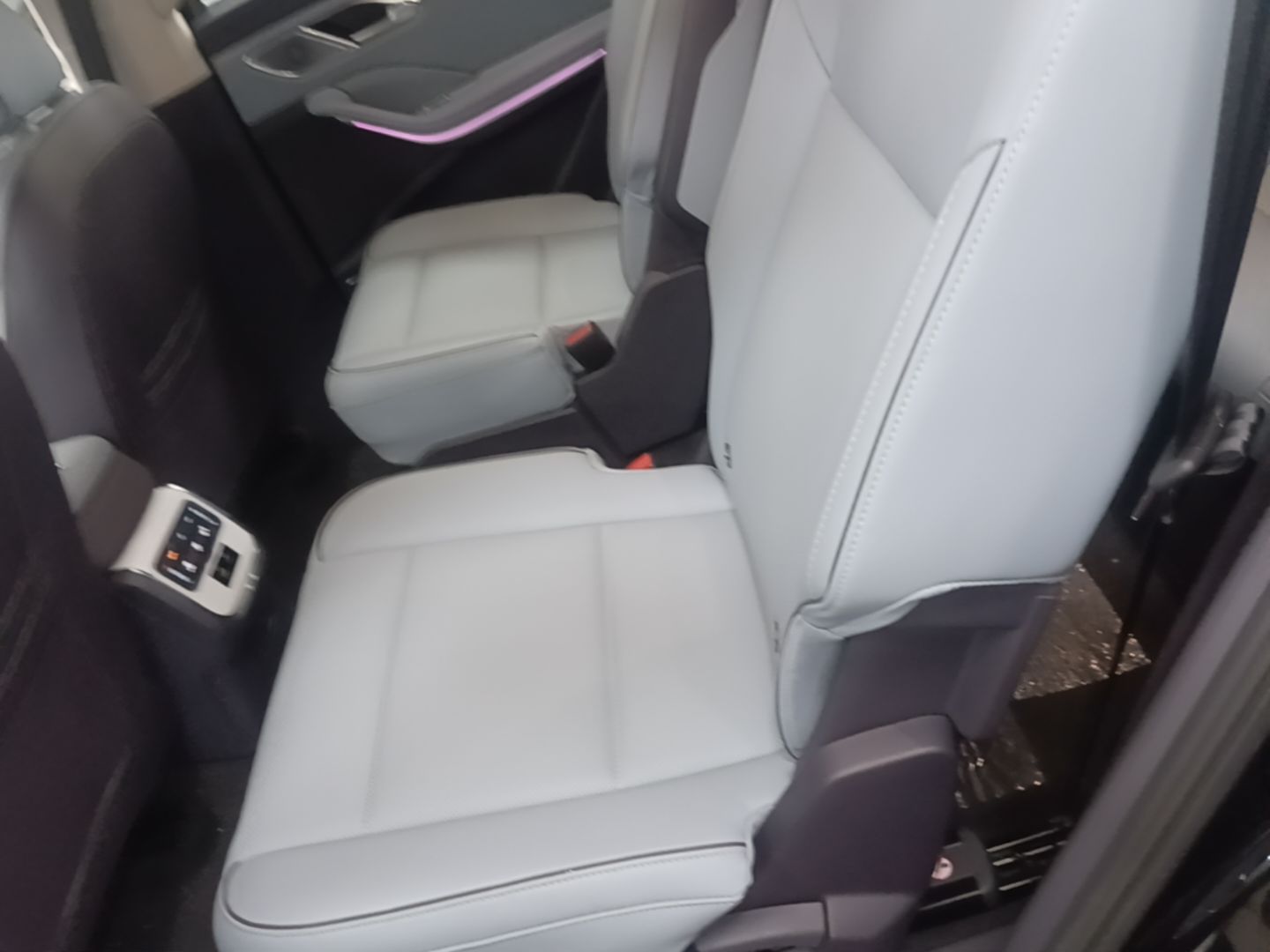 Hongqi HS7 PHEV 2025 Model 2.0T PHEV Two-Wheel Drive Qi Xiang Edition 6-Seater — снимка 20
