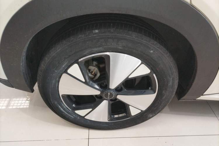 Used BYD Dolphin 2023 420 km Free Version Right Rear Wheel Hub
