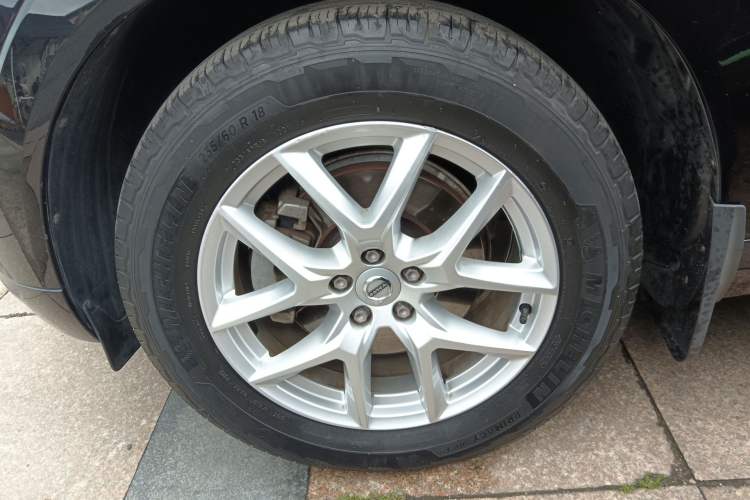 Used Volvo XC60 2019 T5 4x4 Smart Edition China VI Standard Left Front Wheel Hub