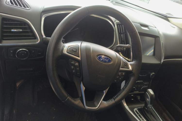 Used Ford Edge 2018 EcoBoost 245 Two-Wheel-Drive Titanium 7-Seater China VI Standard
