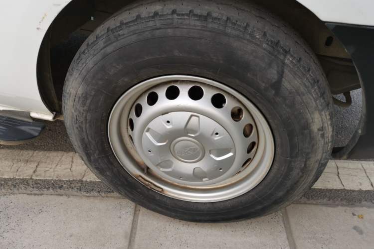 Used Ford Transit 2017 2.0T Diesel Multi-Purpose Commercial Vehicle Short Wheelbase Low Roof China V Standard
