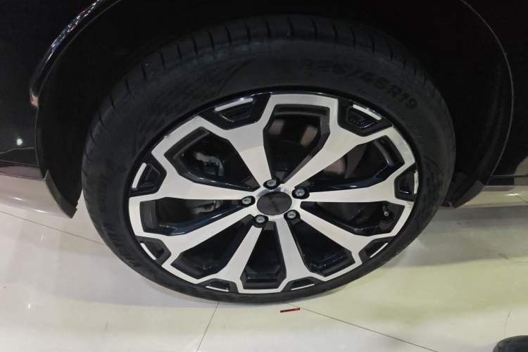 Used AION V 2024 Aion Tyrannosaurus 650 Smart Premium Edition