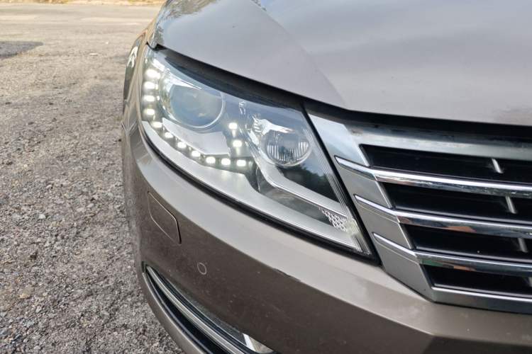 Used Volkswagen FAW-Volkswagen CC 2013 1.8TSI Luxury Model Right Front Headlight